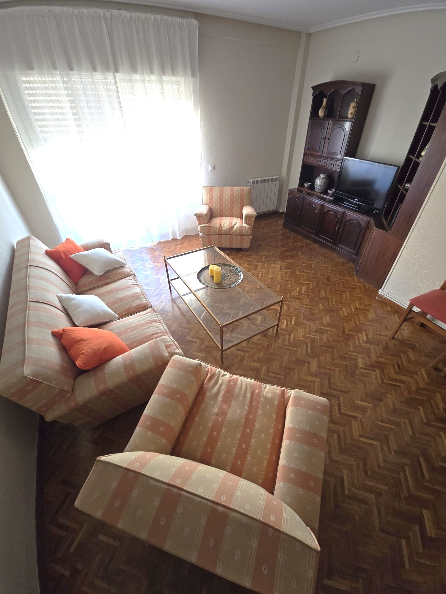 Sala d'estar de Pis de lloguer en Cáceres Capital amb Calefacció, Terrassa i Moblat
