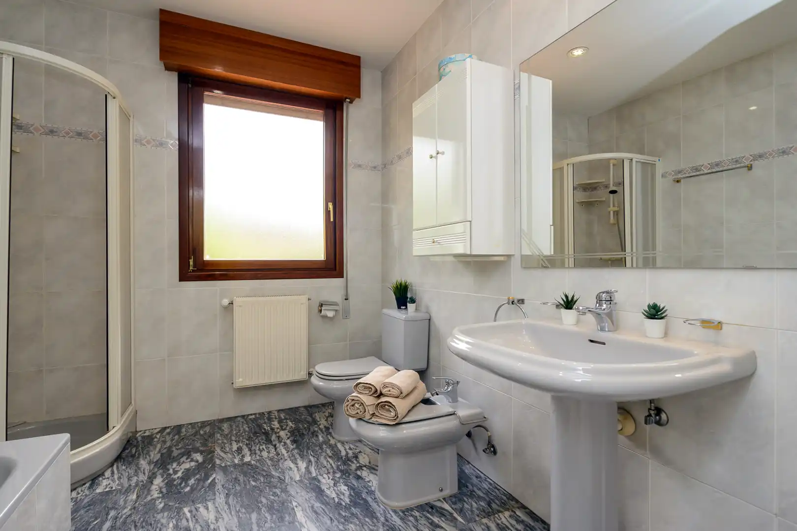Baño de Casa o chalet en venta en Oviedo  con Calefacción, Jardín privado y Parquet
