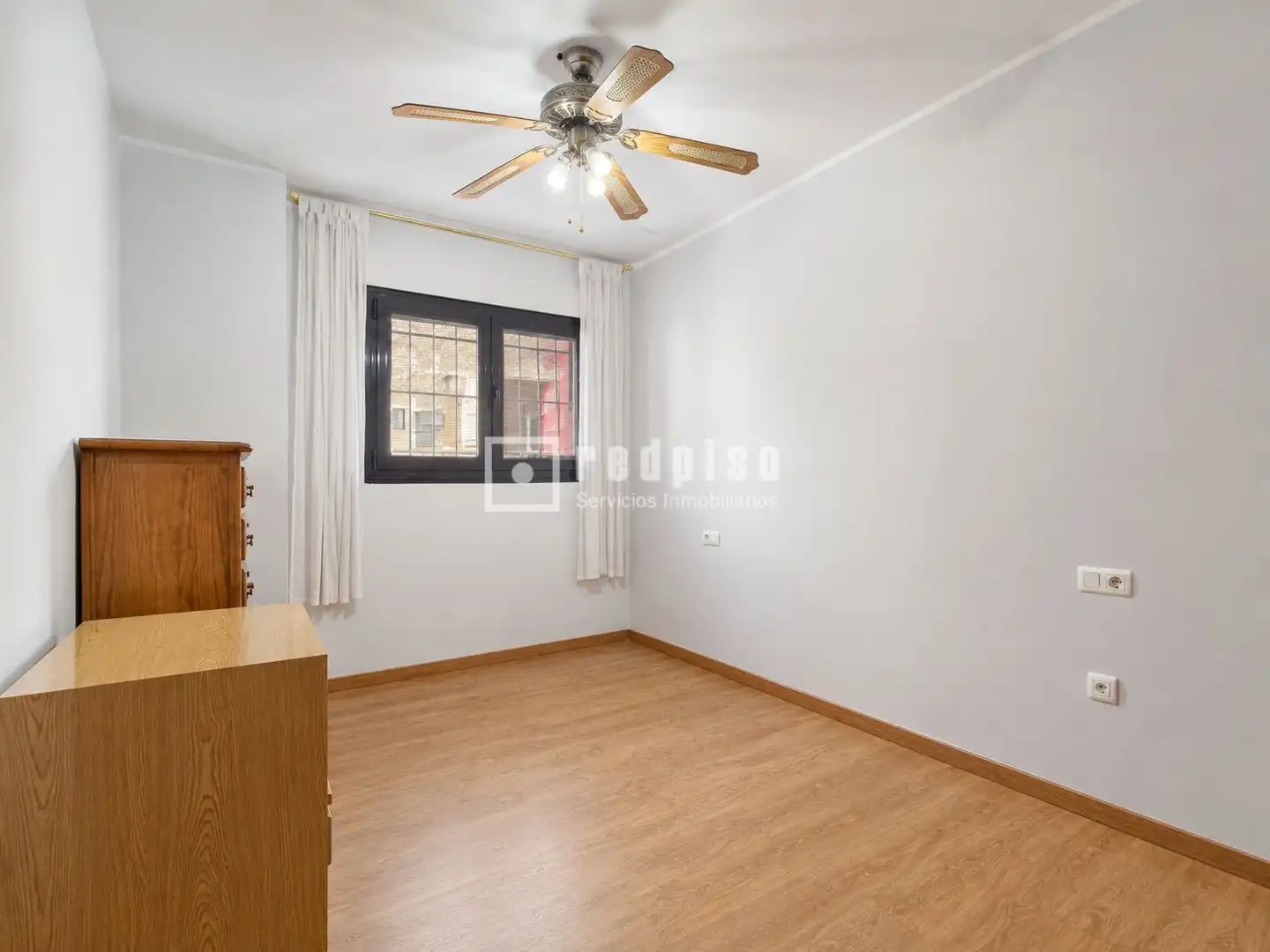 Habitación de Piso en venta en Xirivella con Aire acondicionado y Jardín privado