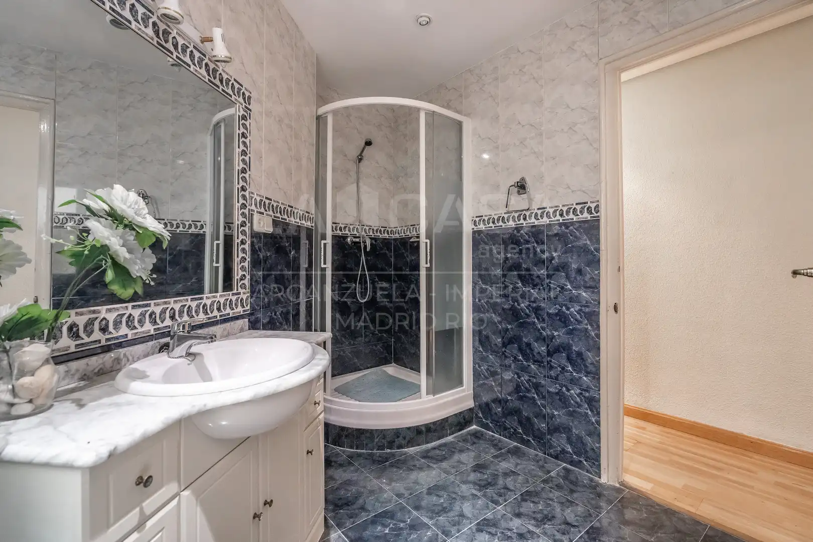 Baño de Piso en venta en Madrid con Calefacción y Trastero