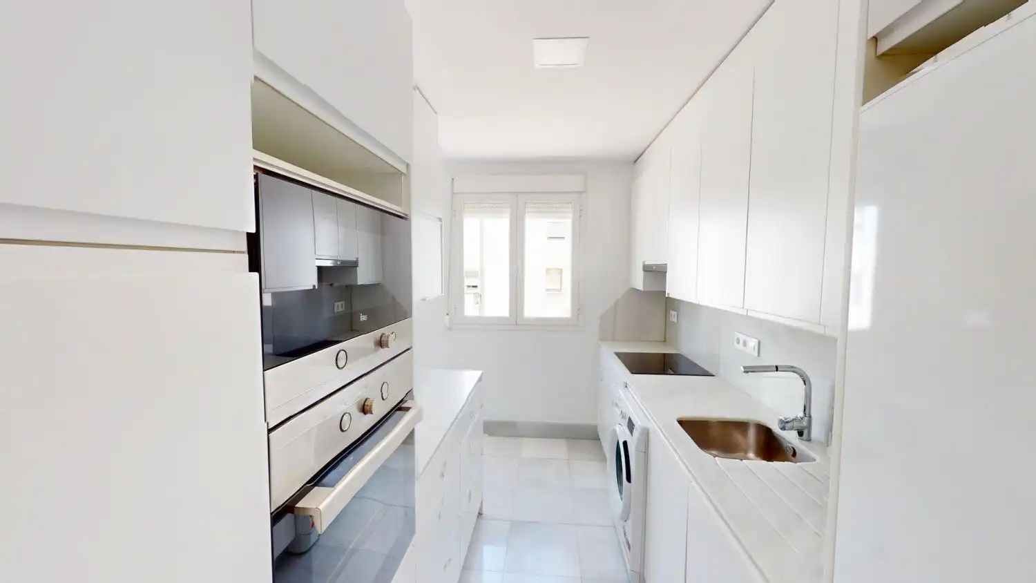 Kitchen of Flat for rent in Sevilla  with Air Conditioner, Heating and Storage room