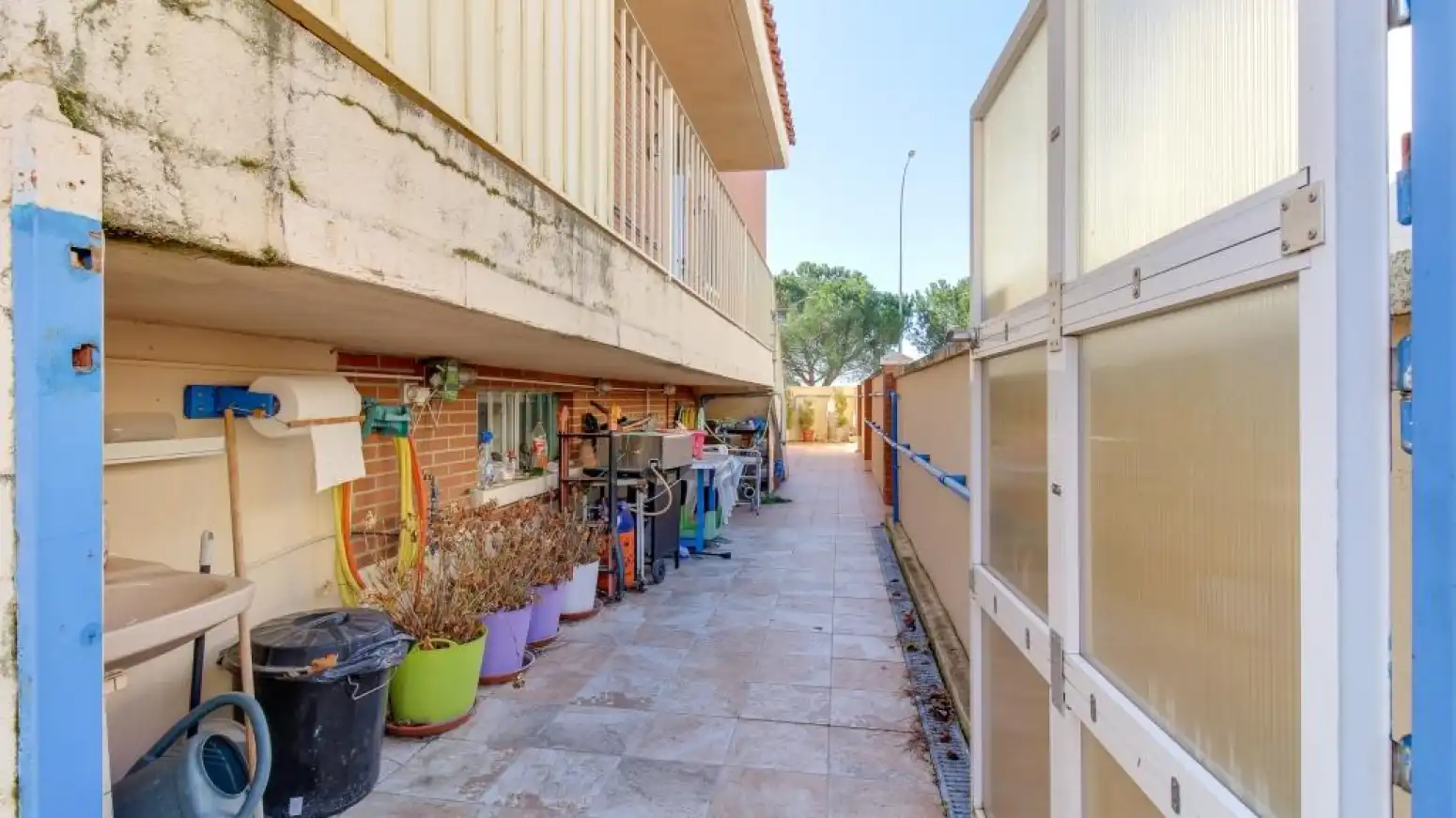 Außenansicht von Einfamilien-Reihenhaus zum Verkauf in Salamanca mit Heizung, Privatgarten und Parkett