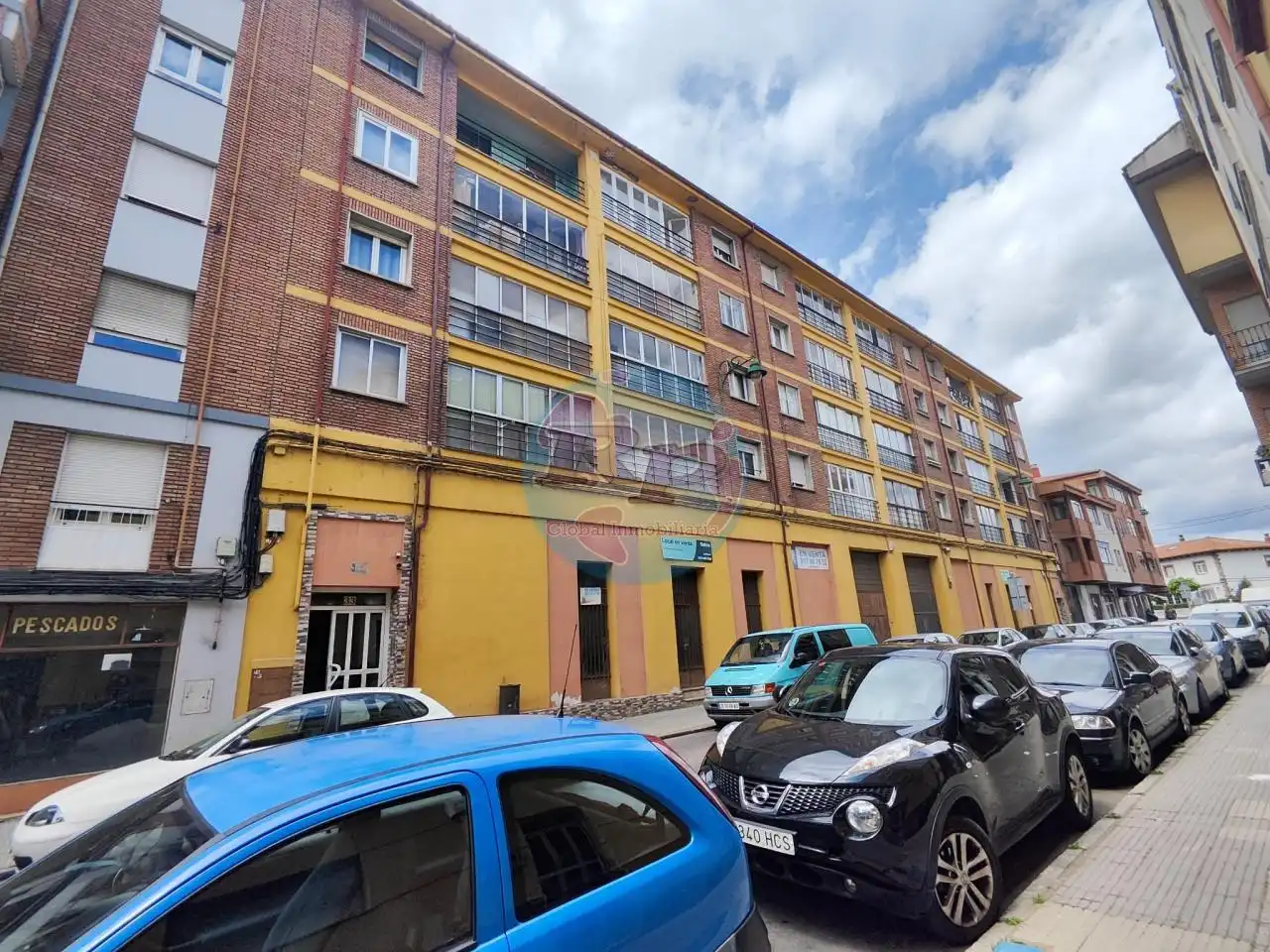 Vista exterior de Piso en venta en León Capital  con Trastero
