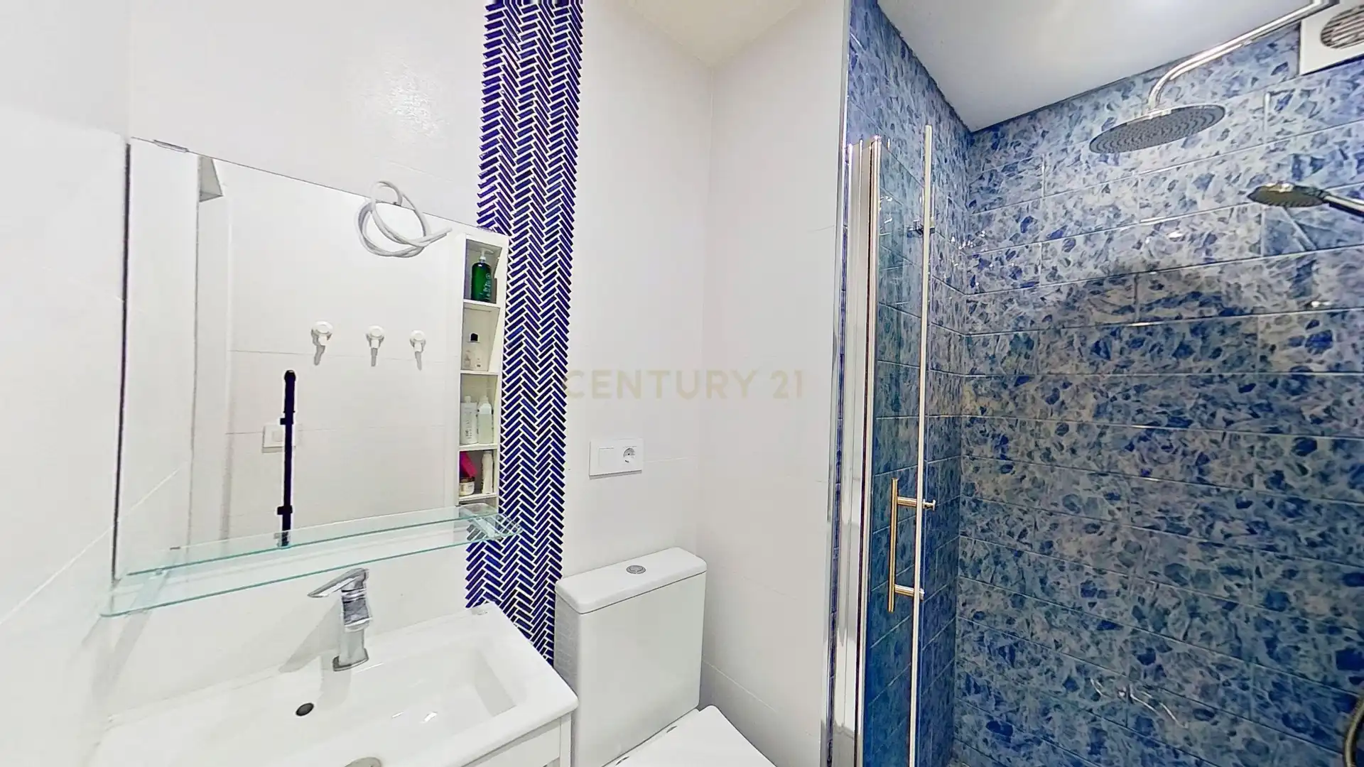 Bathroom of Flat for sale in Málaga  with Air Conditioner, Washing machine and Balcony