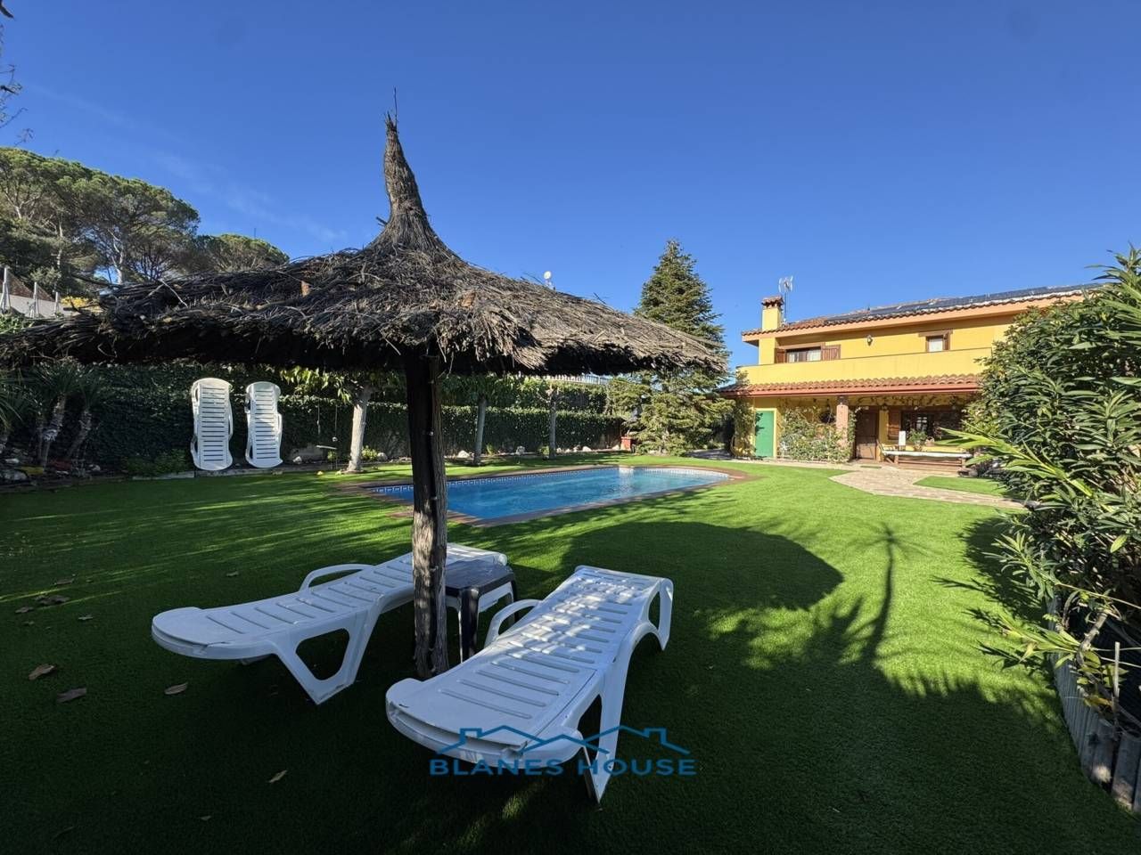 Vista exterior de Casa o xalet en venda en Caldes de Malavella amb Calefacció, Jardí privat i Terrassa