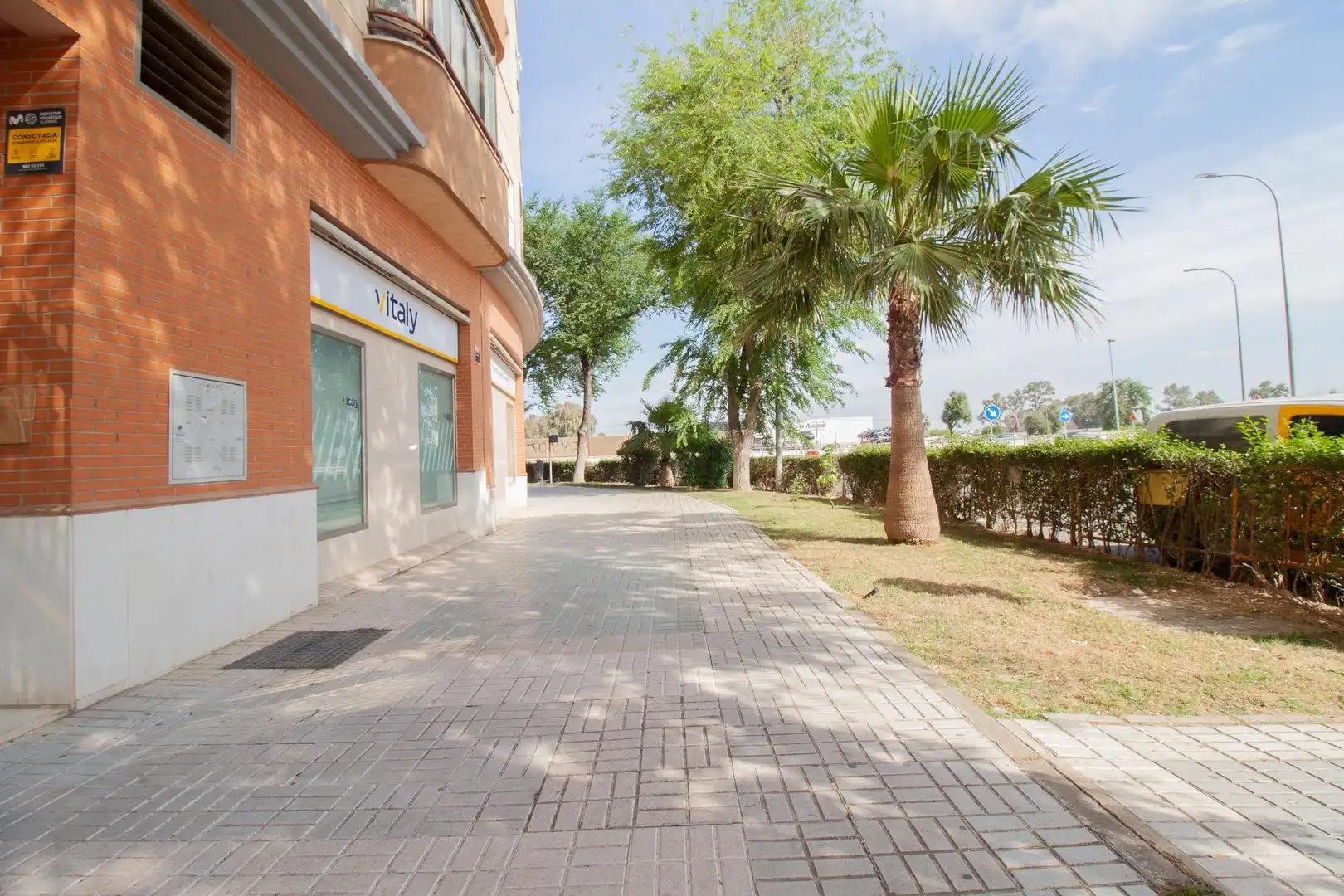 Vista exterior de Local en venta en Sevilla