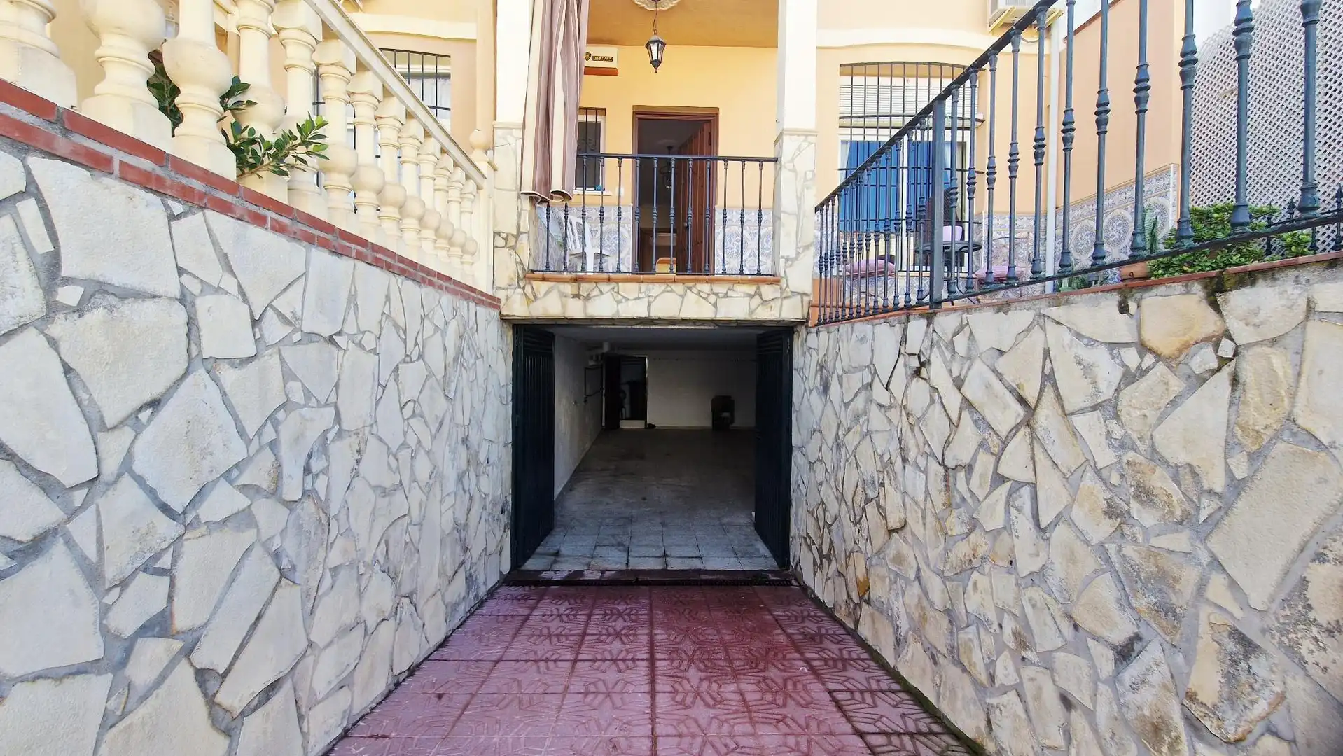 Casa adosada en venta en Calle del Río Darro, Centro
