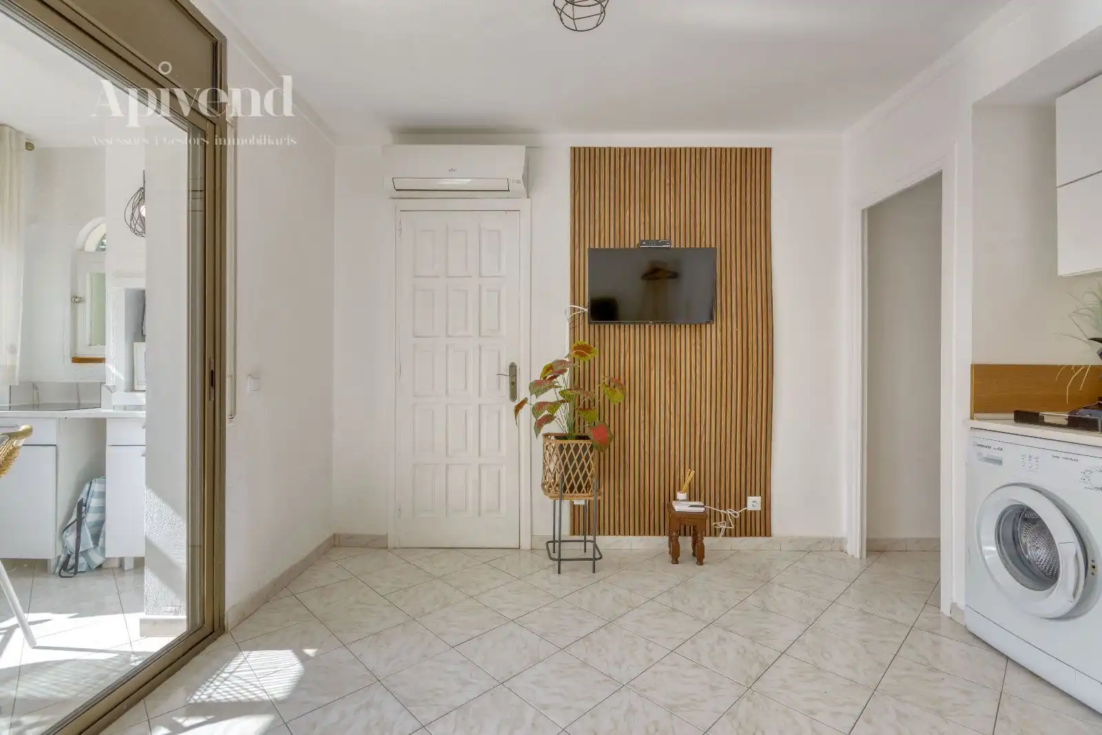 Flat with pool for sale in Josep Carner, imagen 3