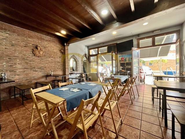 Local comercial en Alquiler en Calle Ramón del Valle en Parres