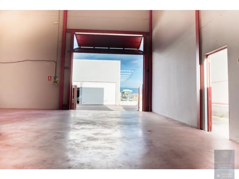 Fabrikhallen zum Verkauf in Santa Cruz del Retamar