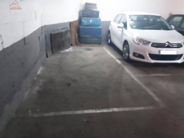 Garaje en Venta en Calle Fernando Mora, 3 en Los Cármenes