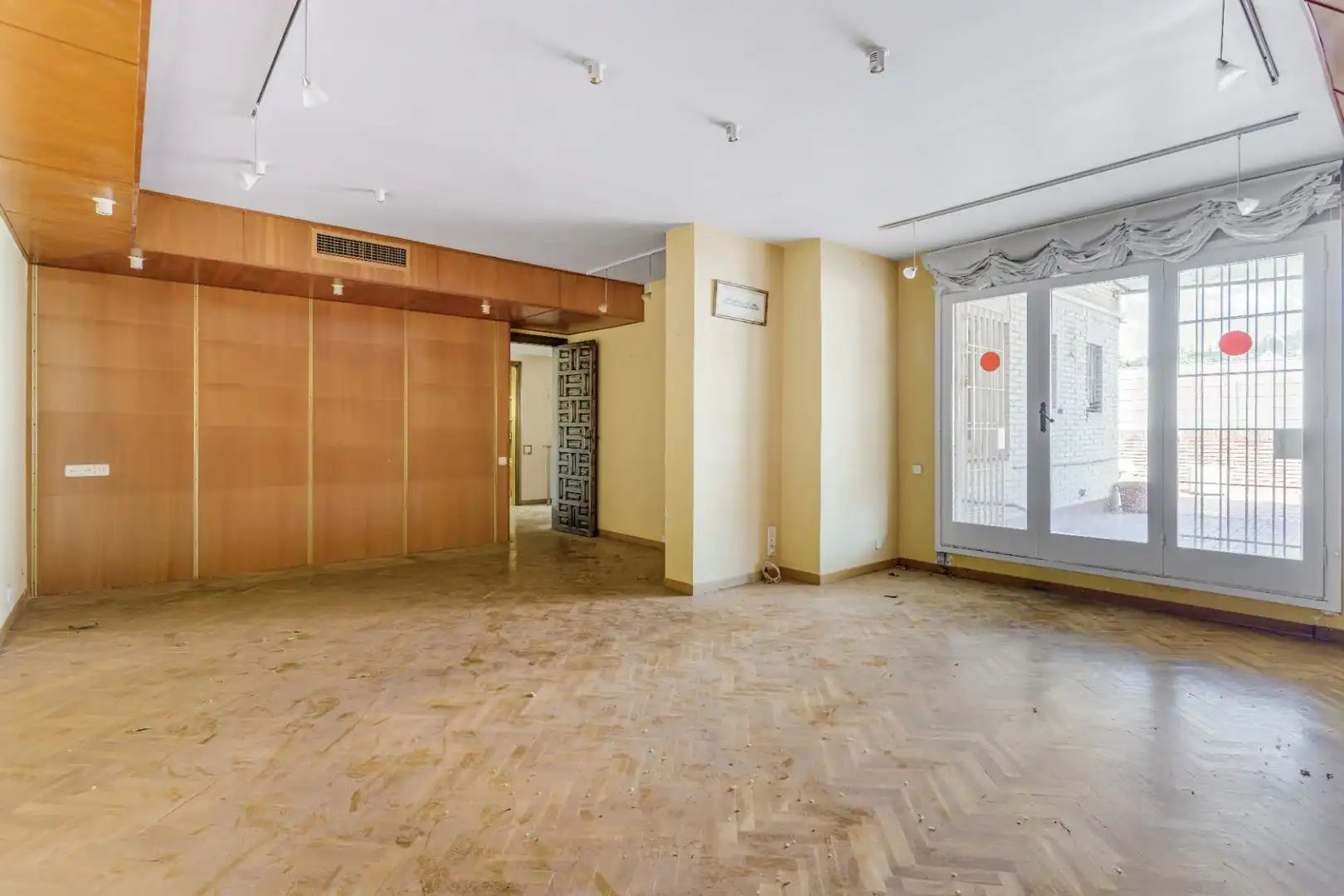Maisonette zum Verkauf in Barcelona mit Klimaanlage, Parkett und Terrasse