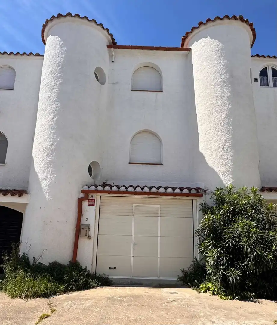 Vista exterior de Casa o chalet en venta en Empuriabrava con Terraza