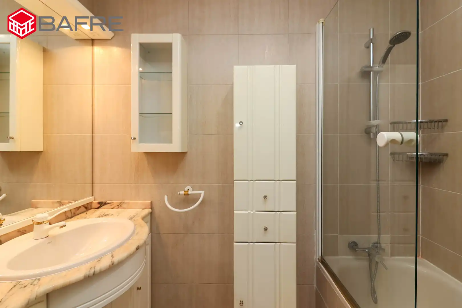 Baño de Piso de alquiler en Madrid con Aire acondicionado y Calefacción
