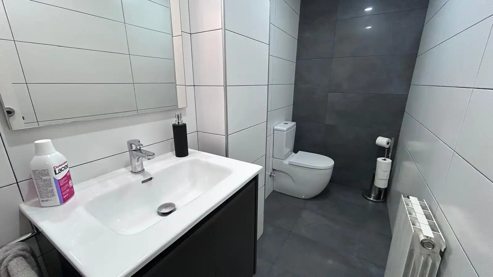 Baño de Planta baja en venta en Sant Boi de Llobregat con Trastero y Piscina