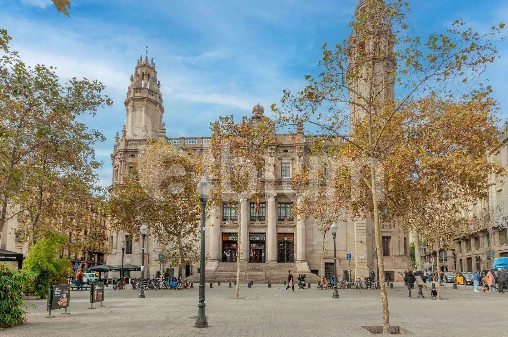 Vista exterior de Edifici en venda en Barcelona