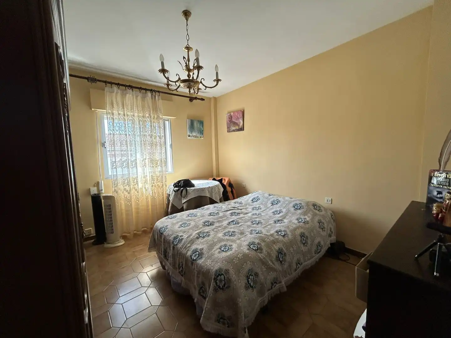 Dormitori de Pis en venda en Hoyos amb Aire condicionat