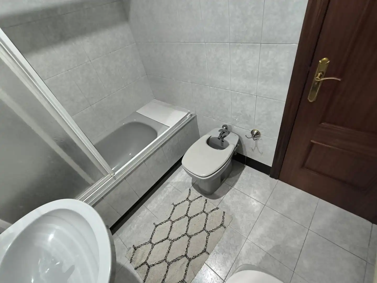 Badezimmer von Wohnung zum Verkauf in Colindres mit Heizung, Terrasse und Abstellraum