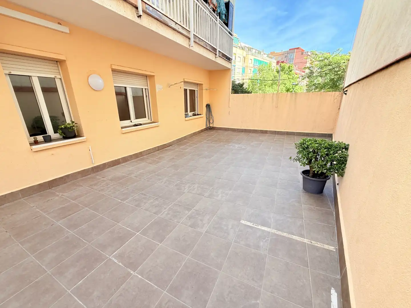 Terraza de Planta baja en venta en Badalona con Aire acondicionado, Calefacción y Jardín privado