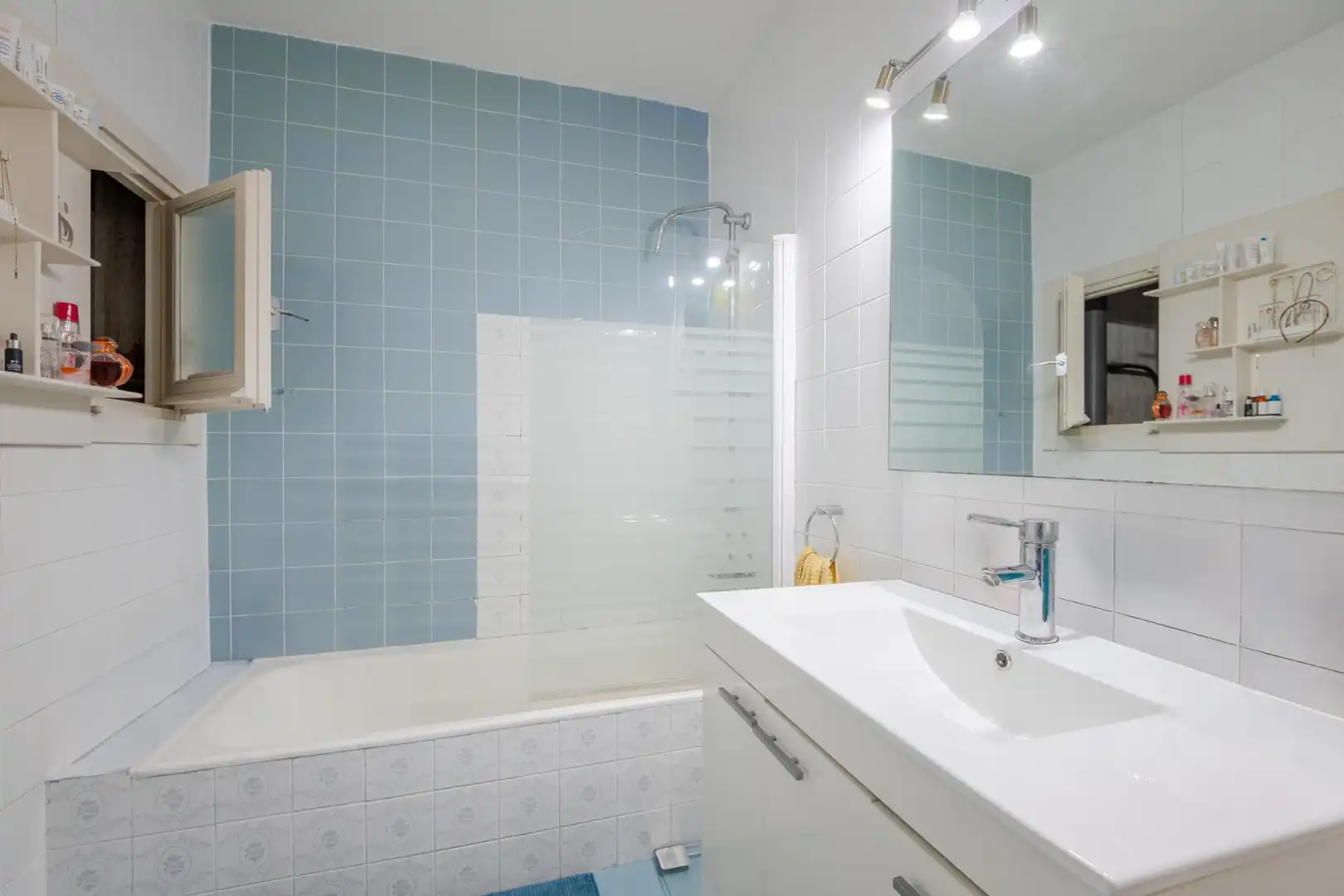 Baño de Piso en venta en Girona con Calefacción