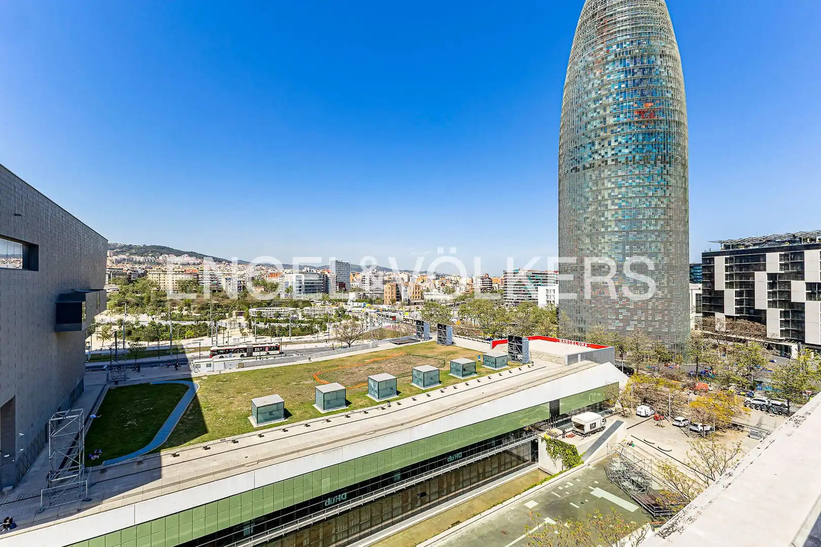 Vista exterior de Pis en venda en Barcelona amb Aire condicionat, Calefacció i Terrassa