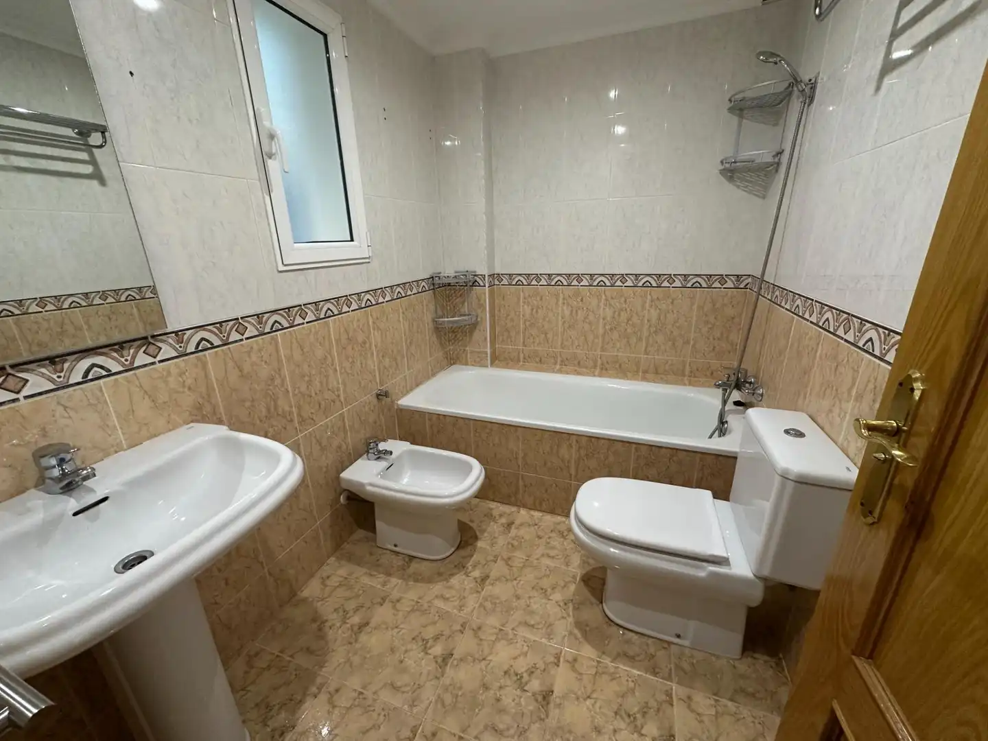 Baño de Piso en venta en Alcoy / Alcoi con Aire acondicionado, Calefacción y Trastero