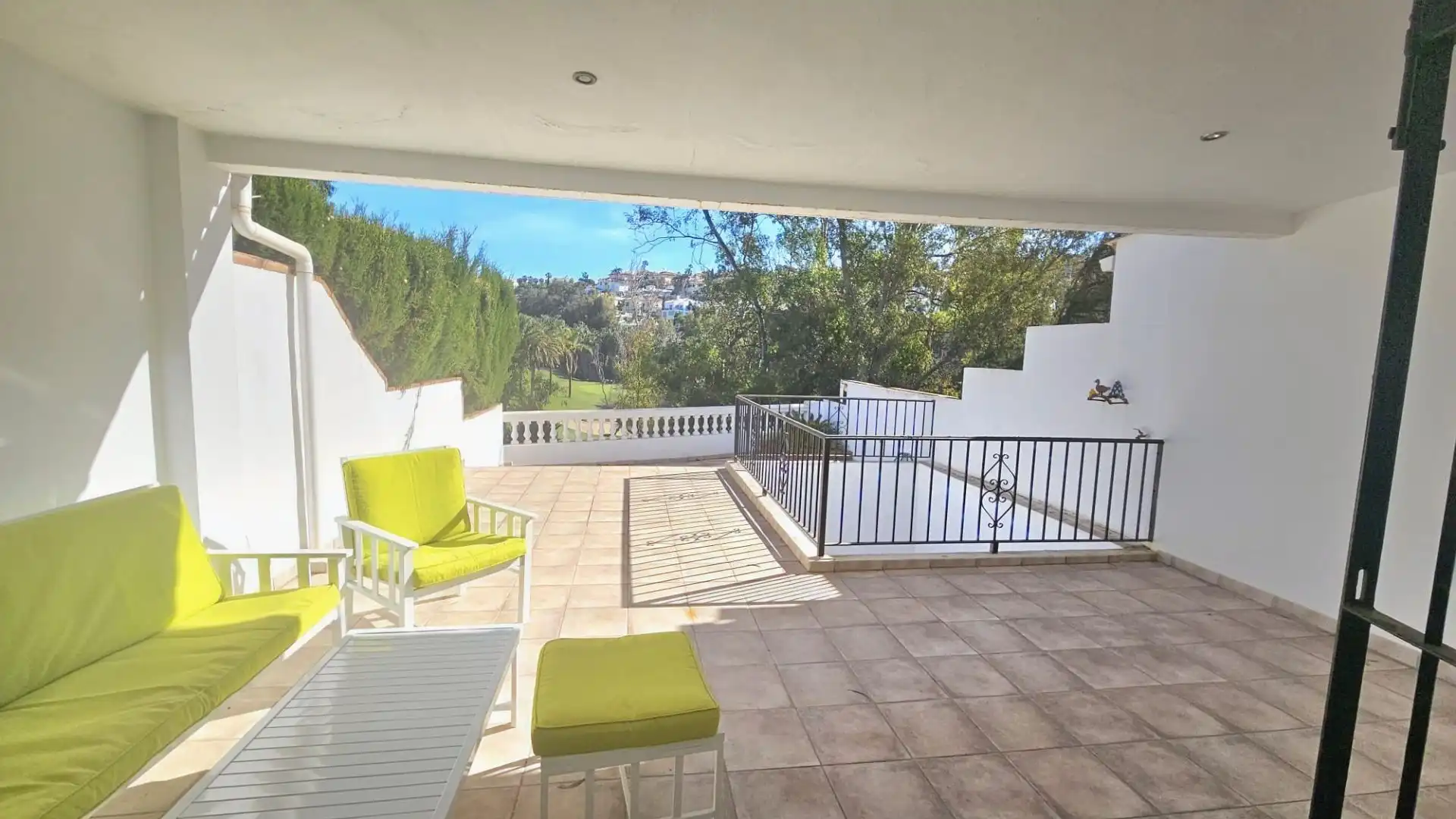 Terrassa de Casa adosada en venda en Benalmádena amb Terrassa, Moblat i Piscina comunitària