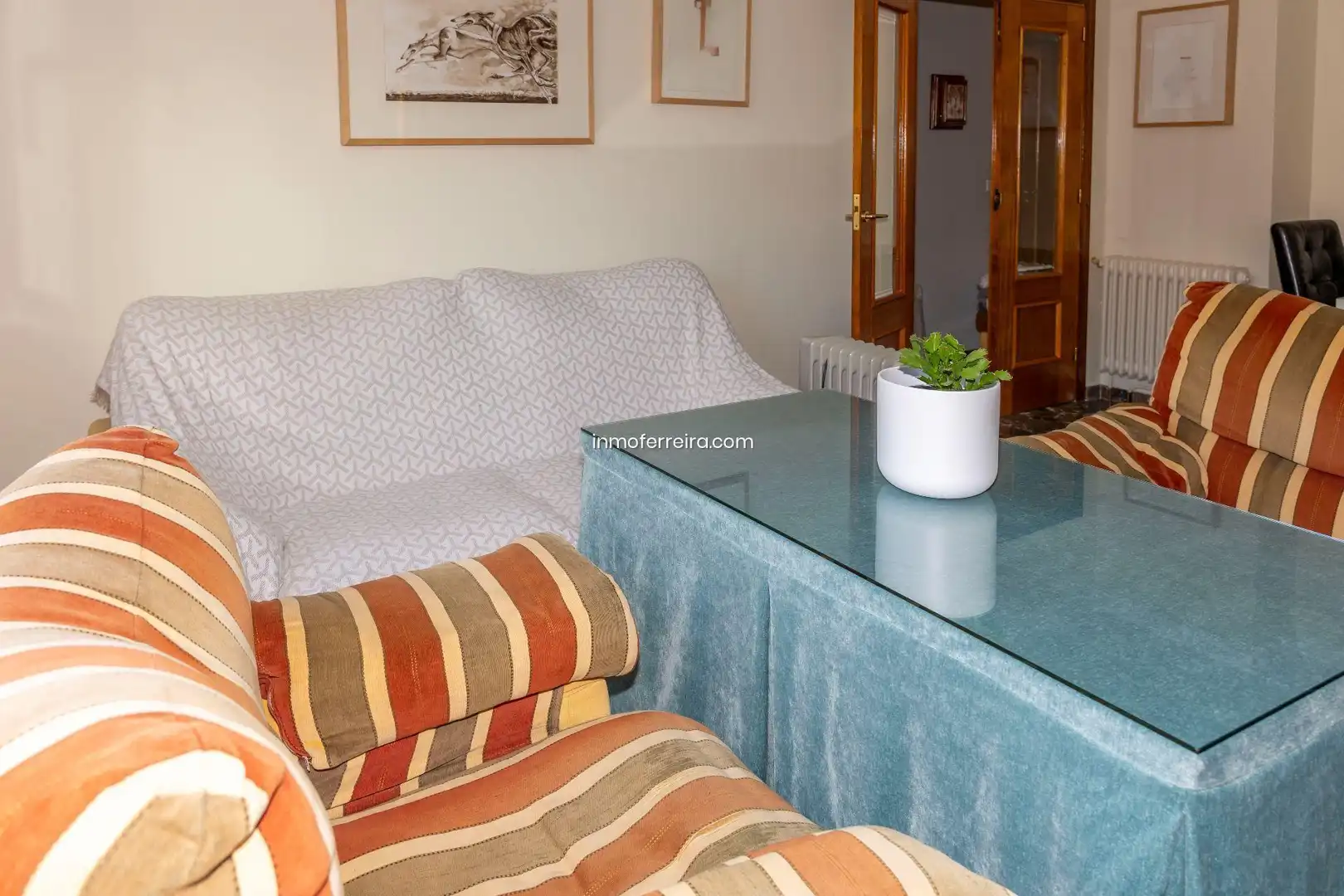 Sala d'estar de Casa adosada en venda en Guadix amb Aire condicionat, Calefacció i Jardí privat
