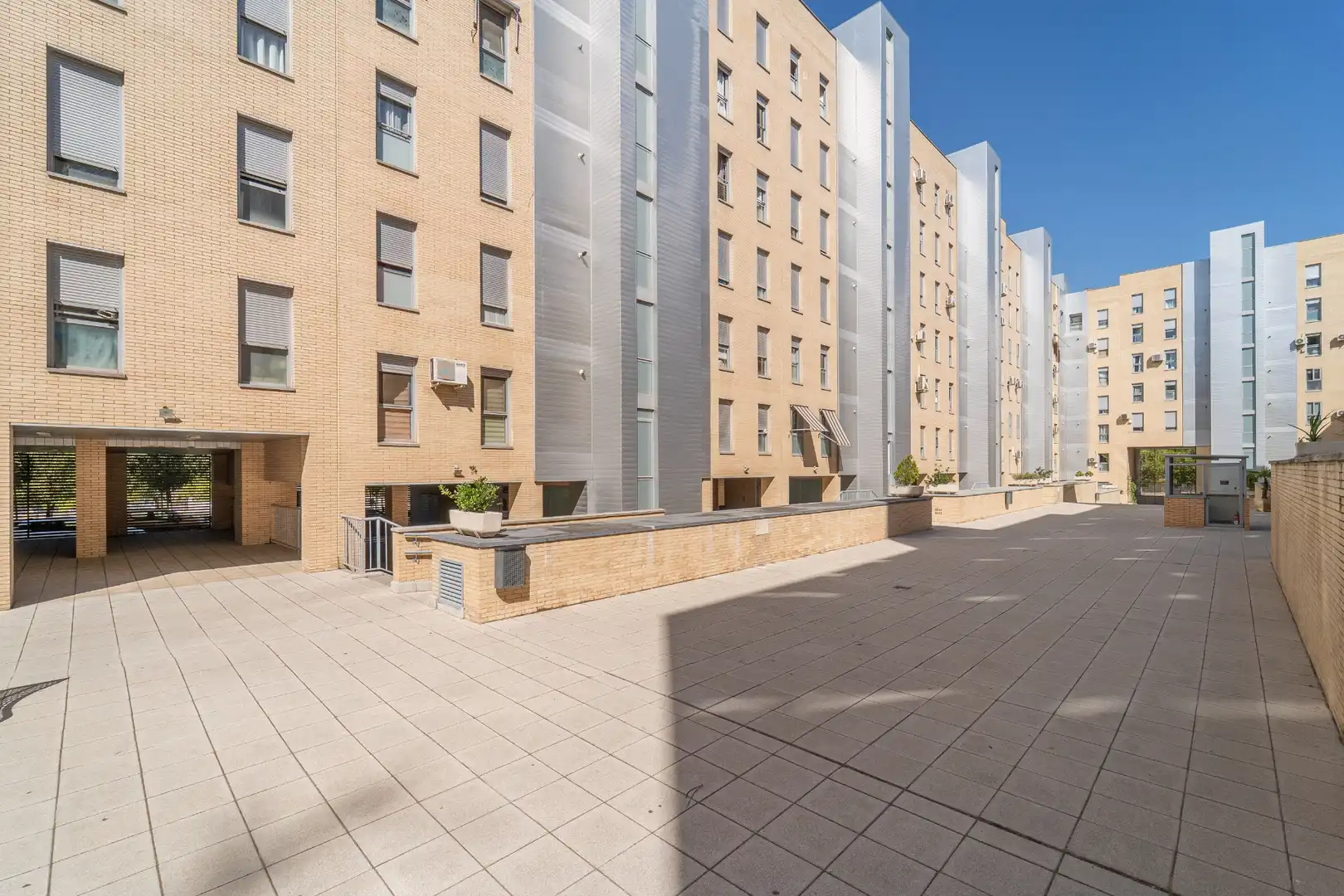 Exterior view of Flat for sale in Sur - PAU 4