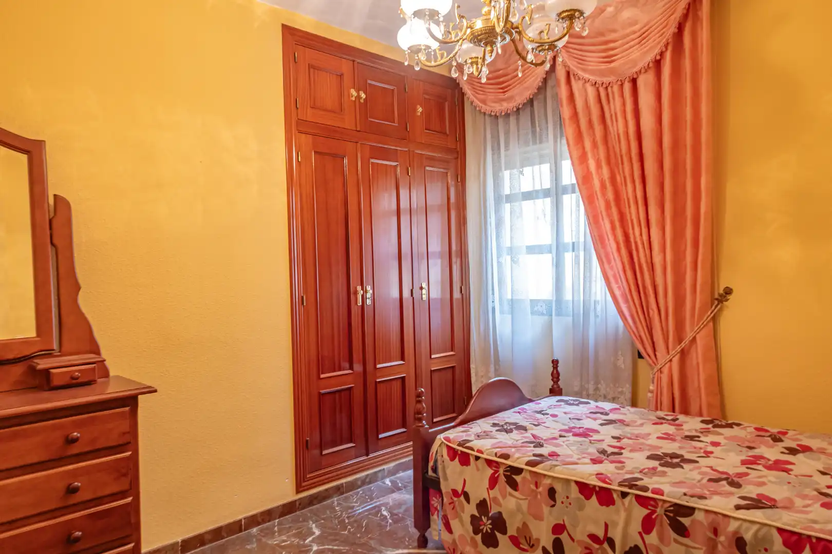 Habitación de Apartamento en venta en Linares con Terraza, Amueblado y Lavadora