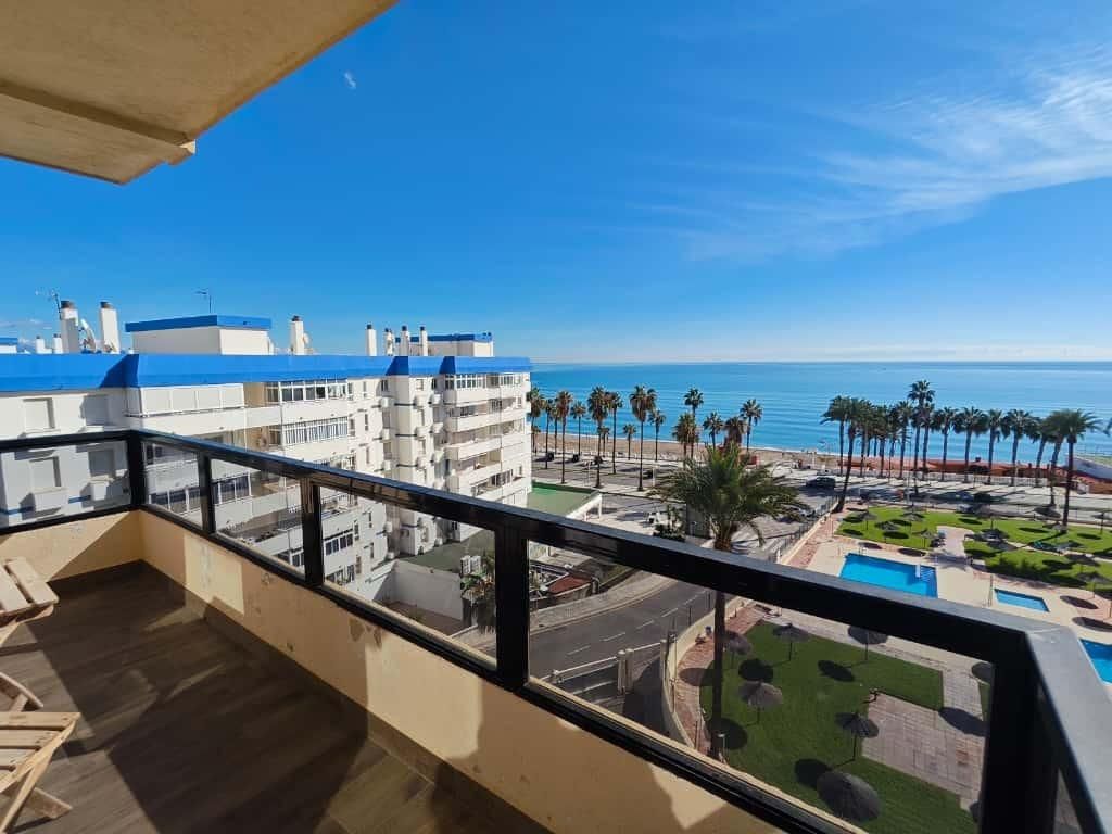 Vista exterior de Loft en venda en Benalmádena amb Aire condicionat, Jardí privat i Terrassa