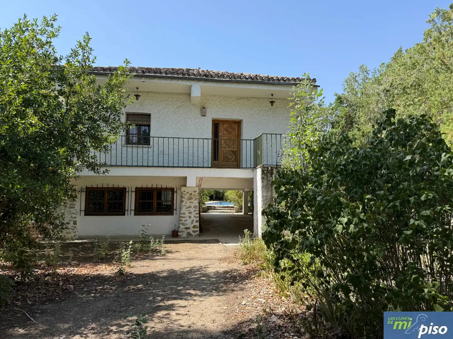 Vista exterior de Casa o xalet en venda en Cubillas de Santa Marta amb Jardí privat, Terrassa i Traster