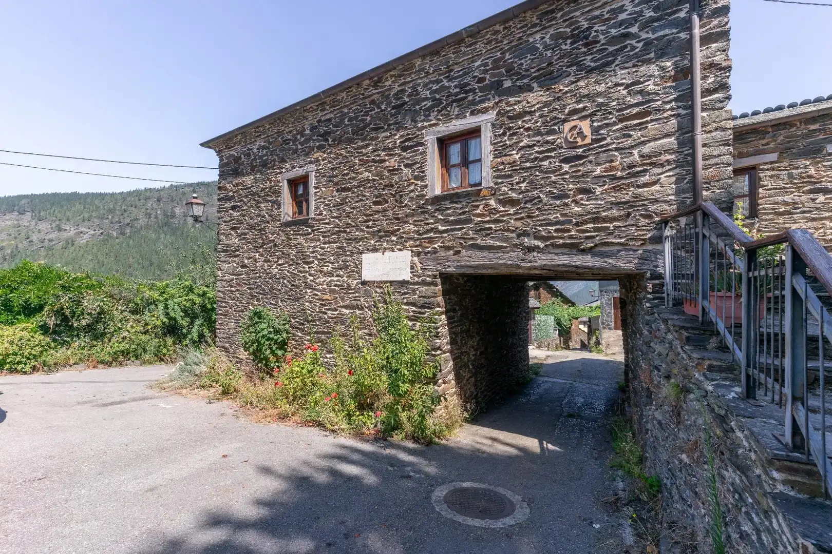 Vista exterior de Casa o xalet en venda en Allande amb Jardí privat i Balcó