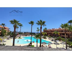 Vista exterior de Apartament en venda en Estepona amb Aire condicionat i Terrassa