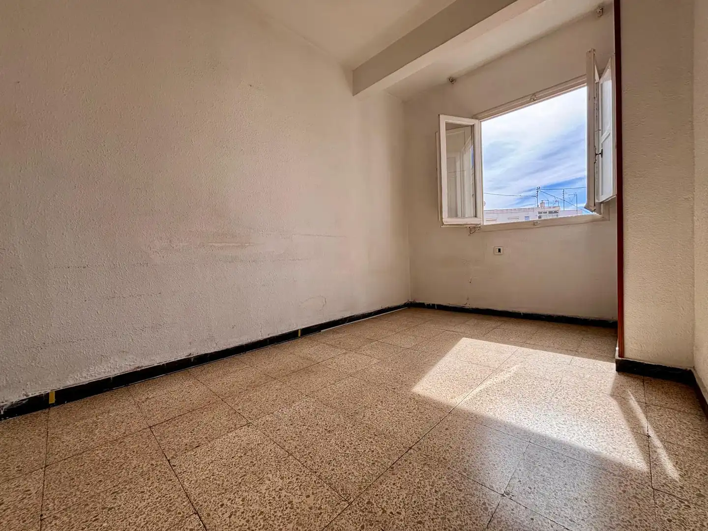 Habitación de Piso en venta en Alicante / Alacant con Balcón