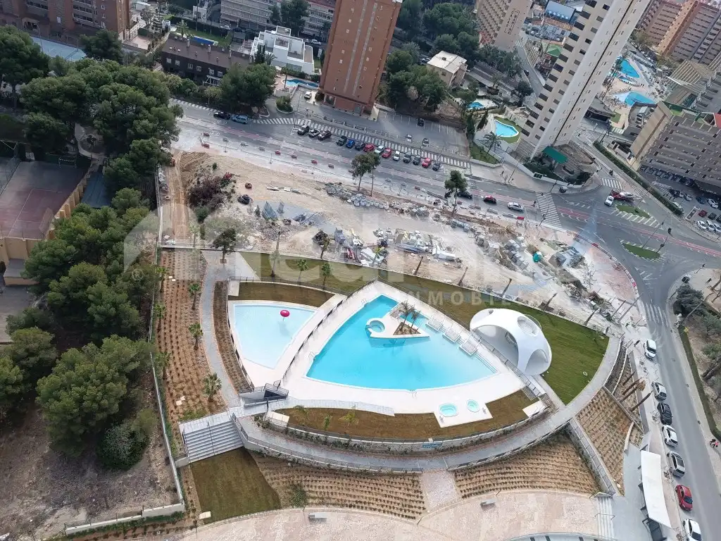 Piscina de Pis en venda en Benidorm amb Aire condicionat, Calefacció i Jardí privat