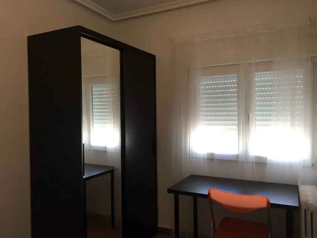 Habitación de Piso de alquiler en Zaragoza con Calefacción, Amueblado y Horno