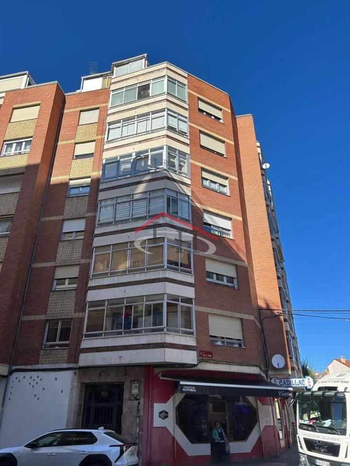 Exterior view of Flat for sale in León Capital   with Heating and Terrace
