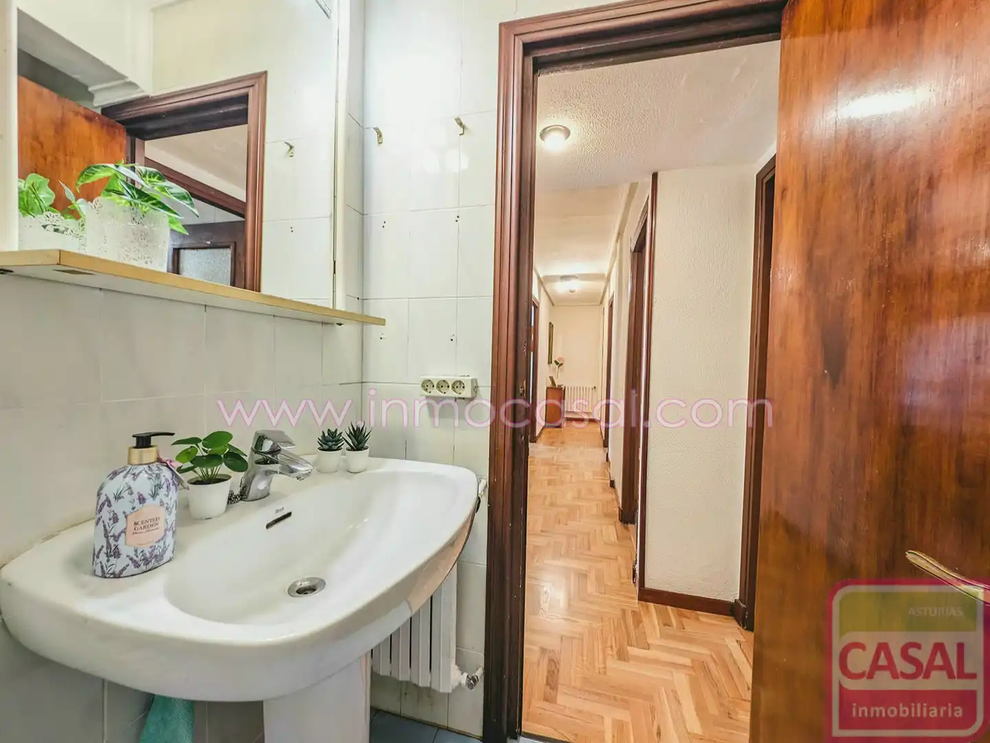 Piso en venta en Oviedo  con Calefacción, Trastero y Amueblado