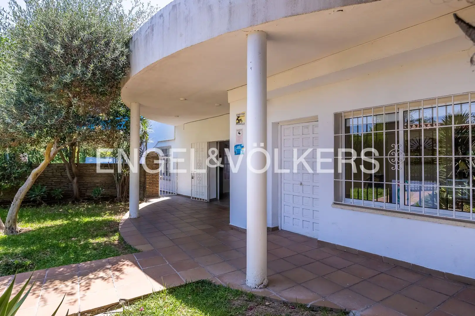 Vista exterior de Casa o chalet en venta en Sevilla con Calefacción y Jardín privado
