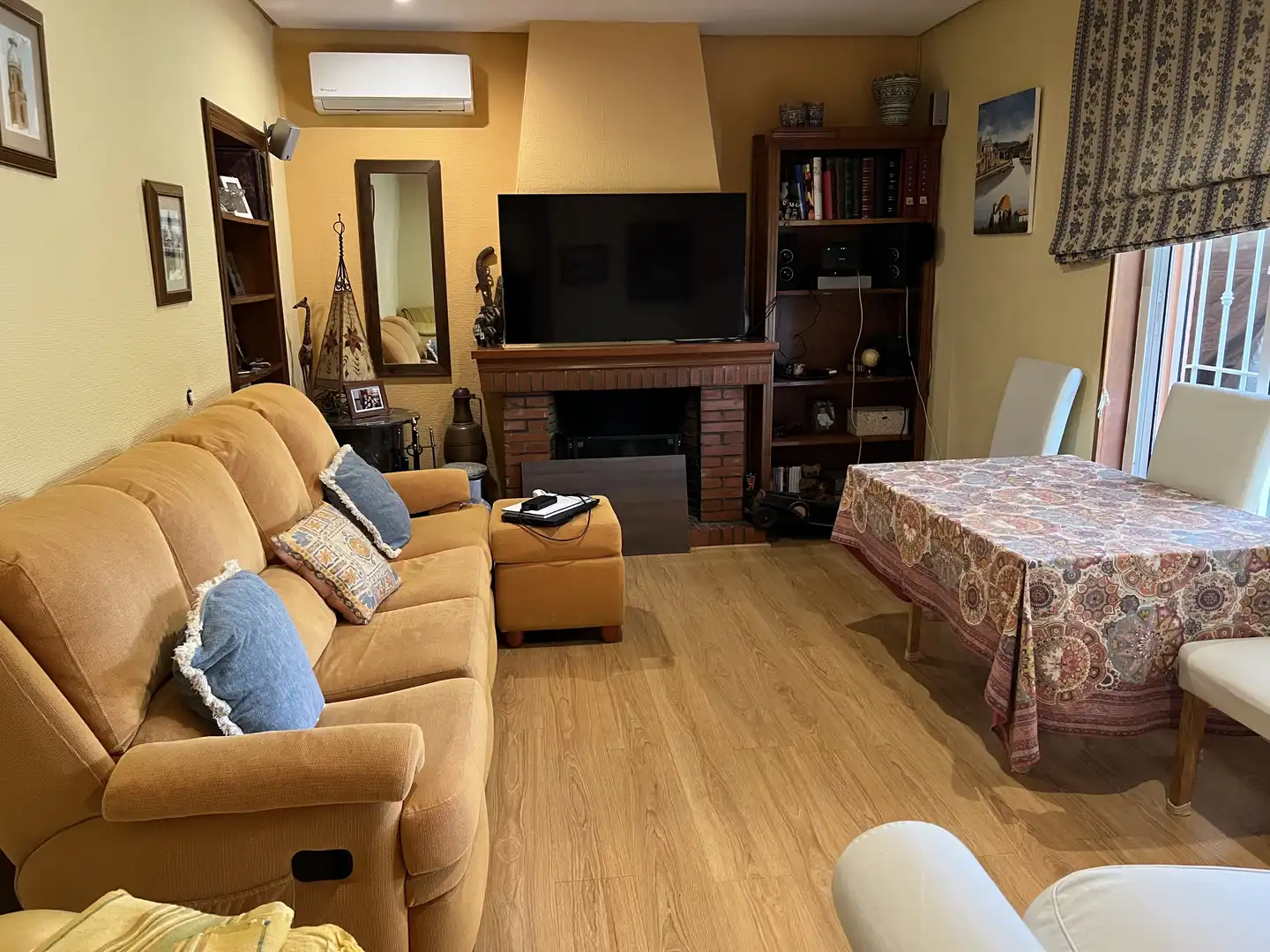 Sala d'estar de Casa o xalet en venda en El Puerto de Santa María amb Aire condicionat, Jardí privat i Parquet