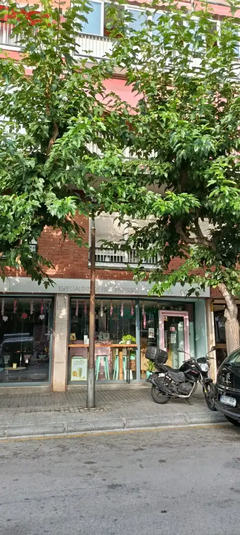 Vista exterior de Local de lloguer en L'Hospitalet de Llobregat