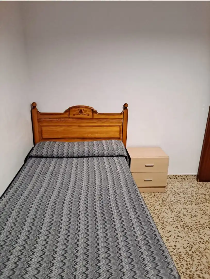 Bedroom of Flat for rent in Granada  with Heating, Furnished and Oven