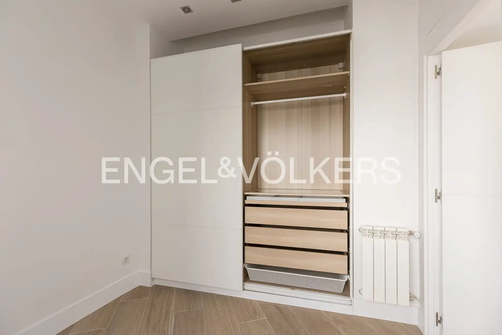 Bedroom of Flat for rent in Madrid  with Air Conditioner and Heating
