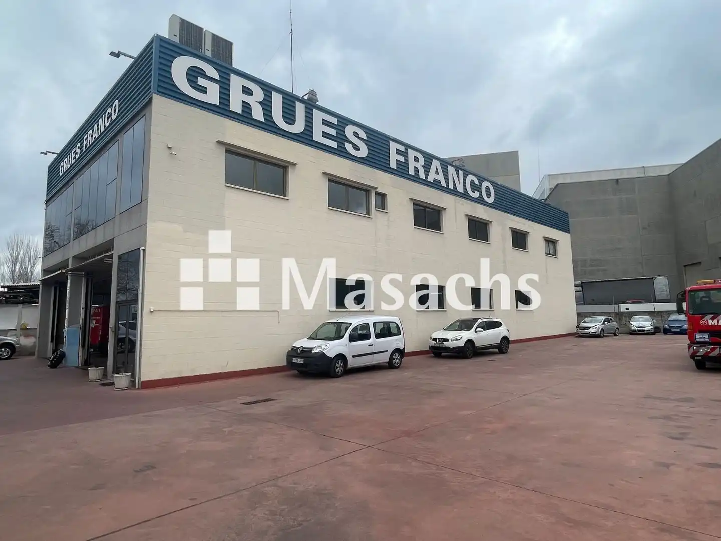 Außenansicht von Fabrikhallen zur Miete in Terrassa