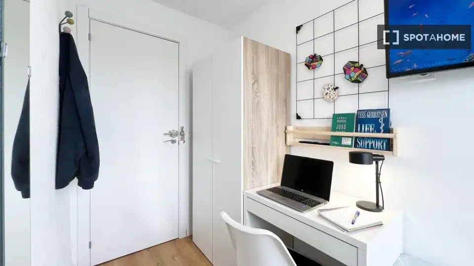 Bedroom of Flat for rent in Madrid  with Air Conditioner, Heating and Furnished