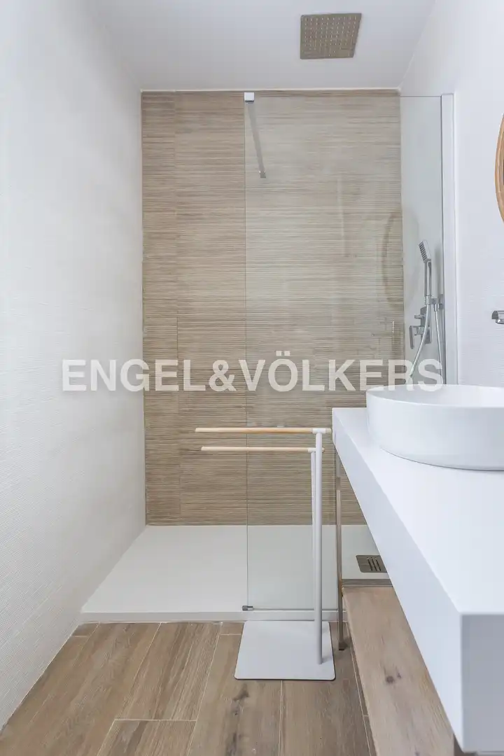 Bathroom of Flat for rent in Madrid  with Air Conditioner, Heating and Furnished