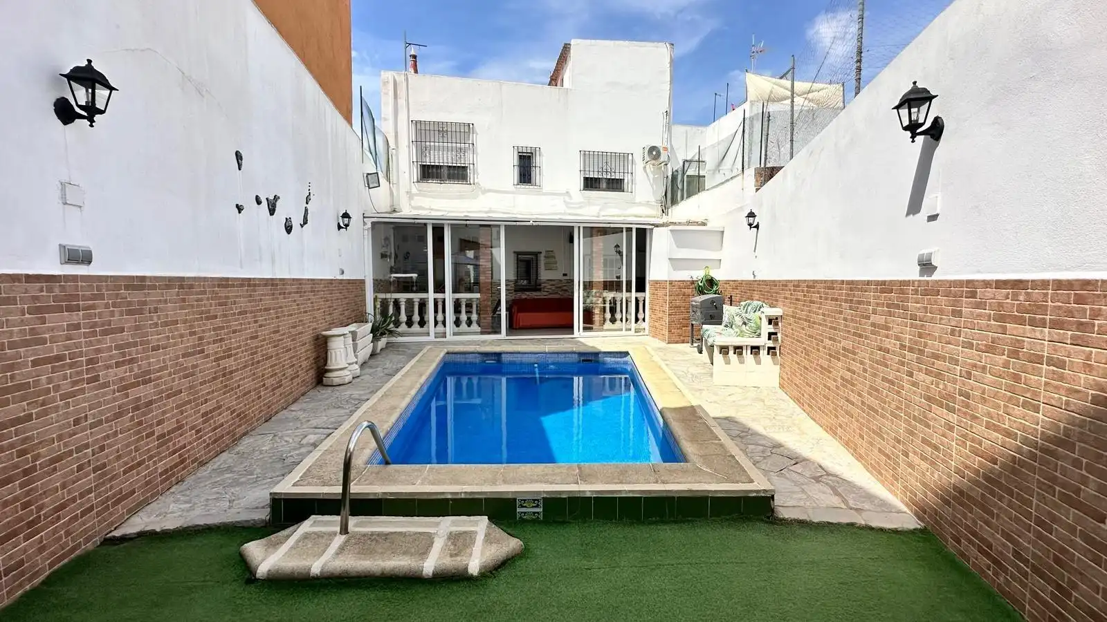 Piscina de Casa adosada en venda en La Línea de la Concepción amb Piscina