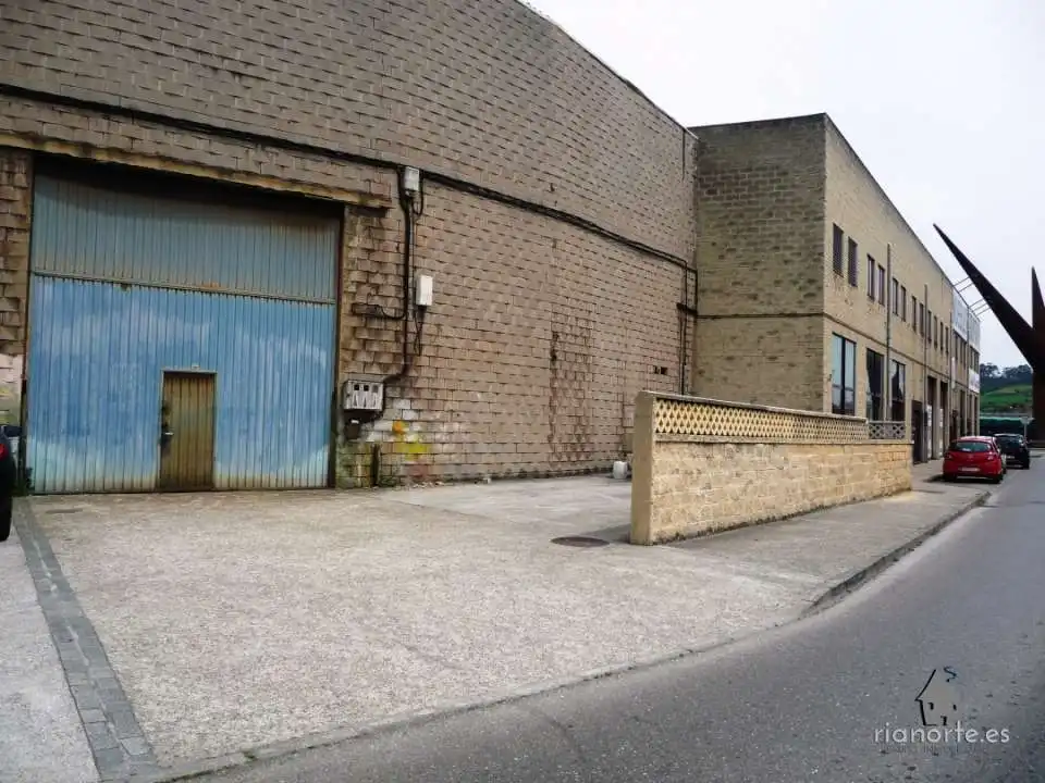 Vista exterior de Nau industrial de lloguer en Avilés