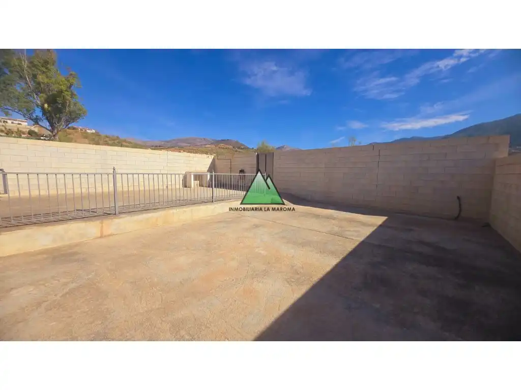 Vista exterior de Casa o xalet en venda en Alcaucín amb Jardí privat i Terrassa